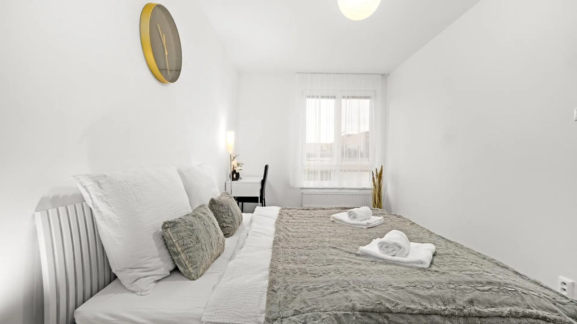 Bnb New Beautiful Apartment In The Center Of Ostrava With Option Garage Parking 0*,