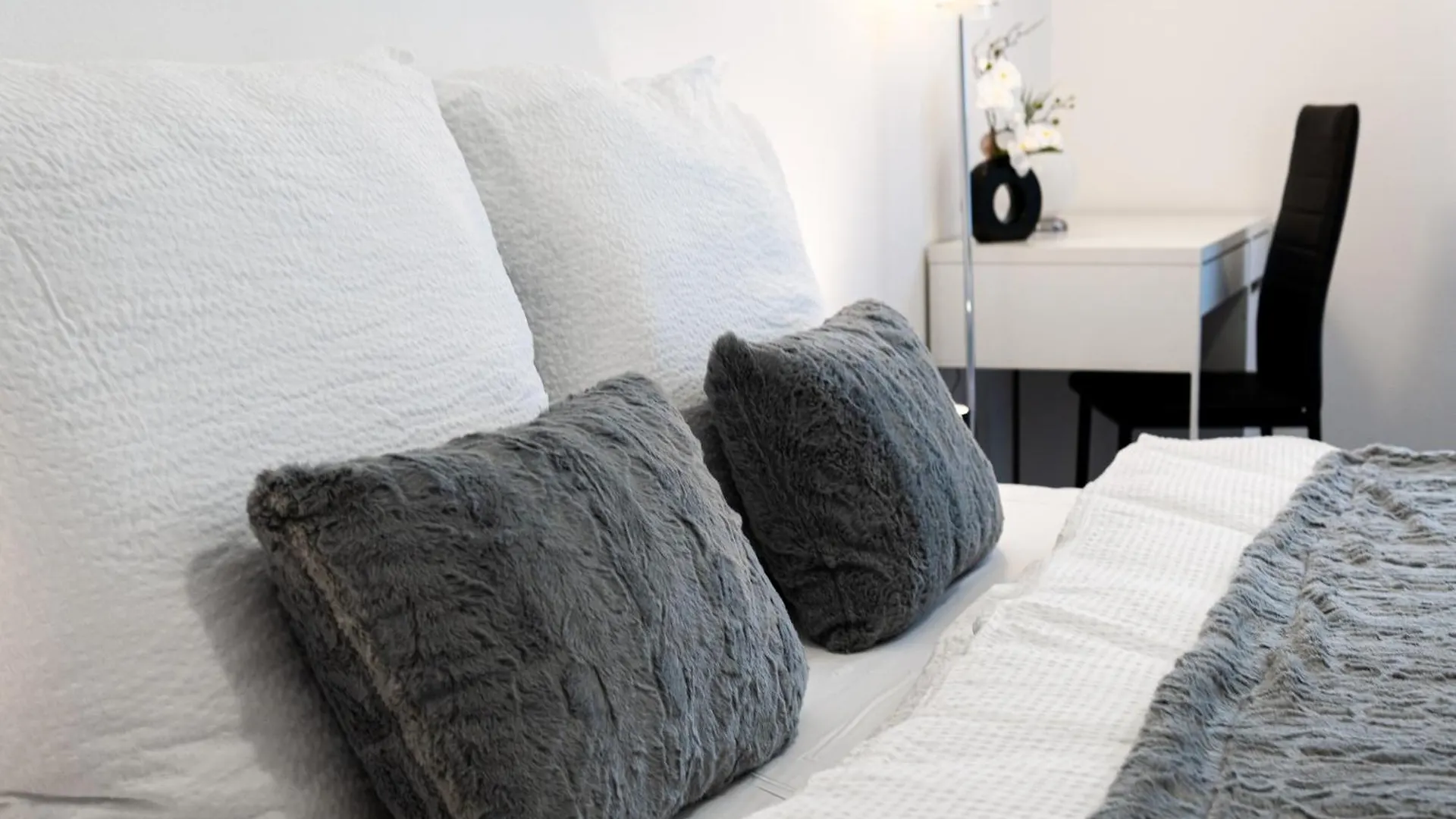 Bnb New Beautiful Apartment In The Center Of Ostrava With Option Garage Parking