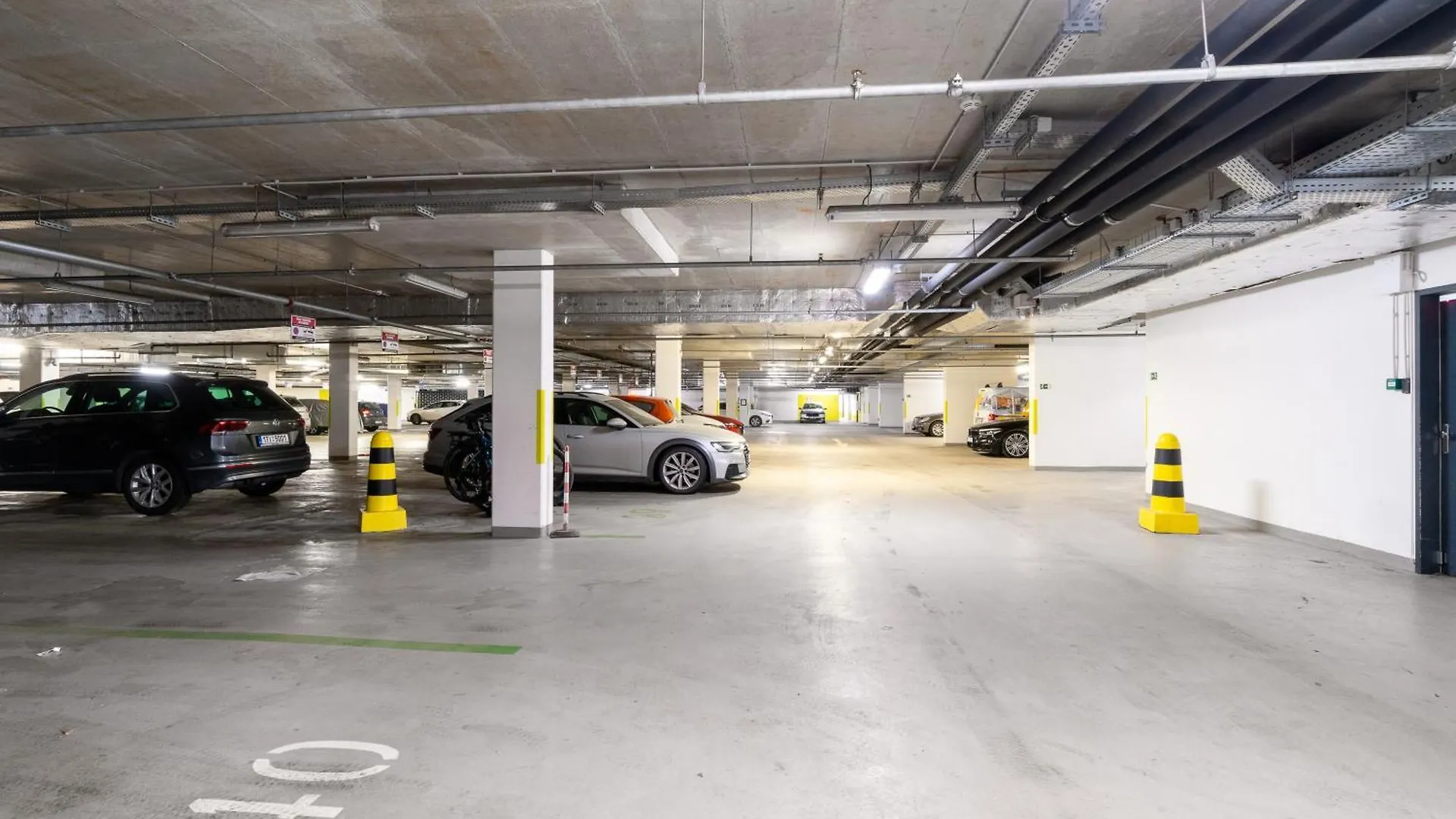 Bnb New Beautiful Apartment In The Center Of Ostrava With Option Garage Parking