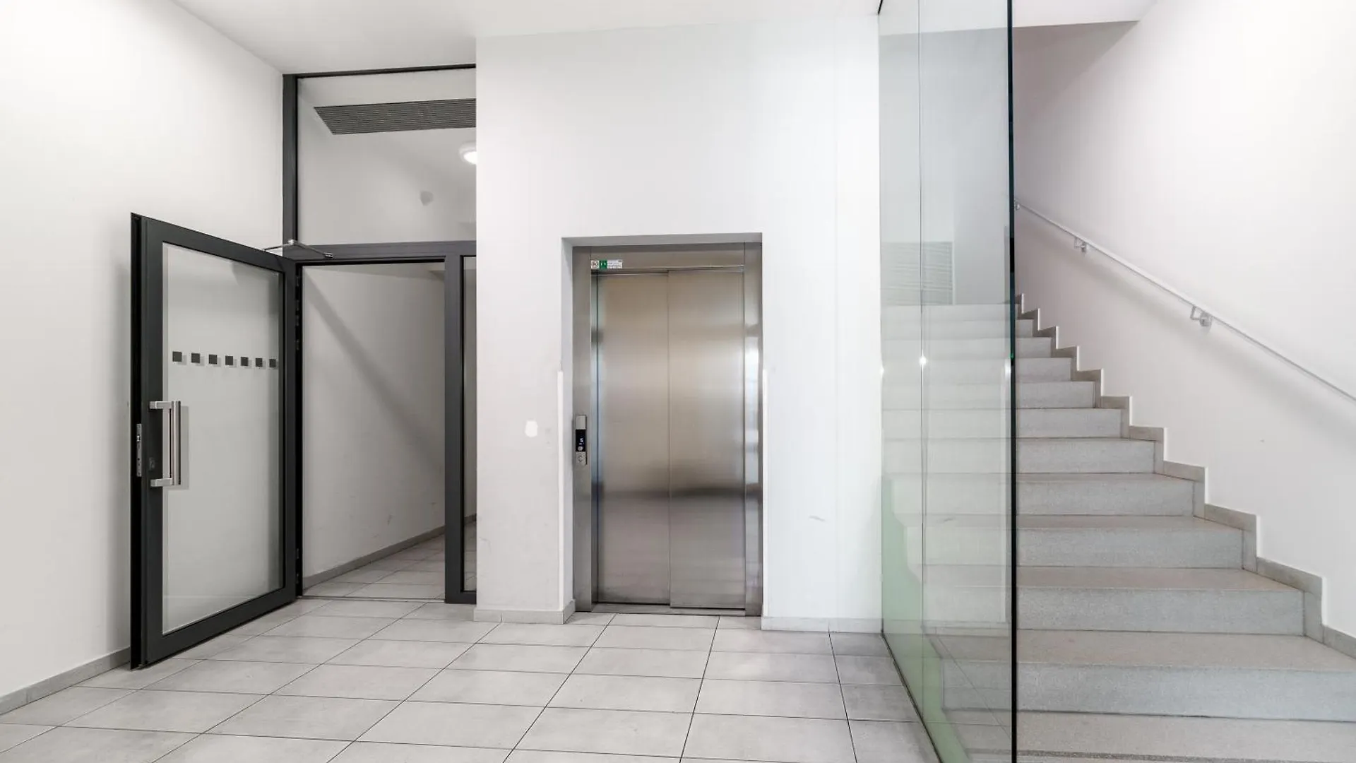 Bnb New Beautiful Apartment In The Center Of Ostrava With Option Garage Parking